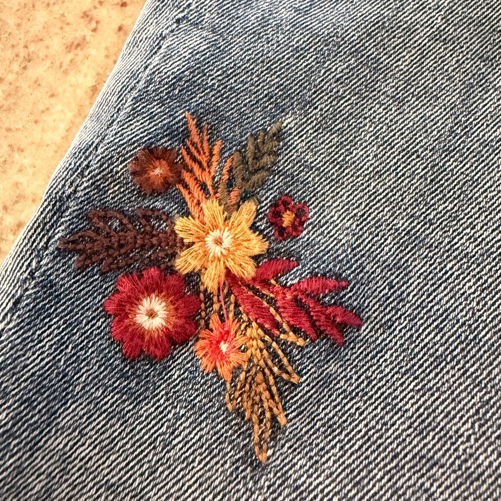 Free People Floral Embroidered Blue Jeans - NWT - Picture 5 of 9